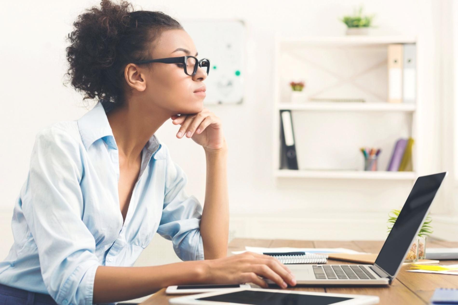 Sesiune de lucru la un curs Meridophara despre cercetarea cuvintelor cheie